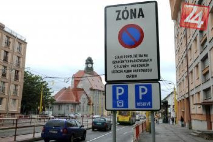 Ilustračný obrázok k článku Zastupiteľstvo riešilo parkovanie v meste: Poslanci odklepli VZN, koľko sa bude platiť?