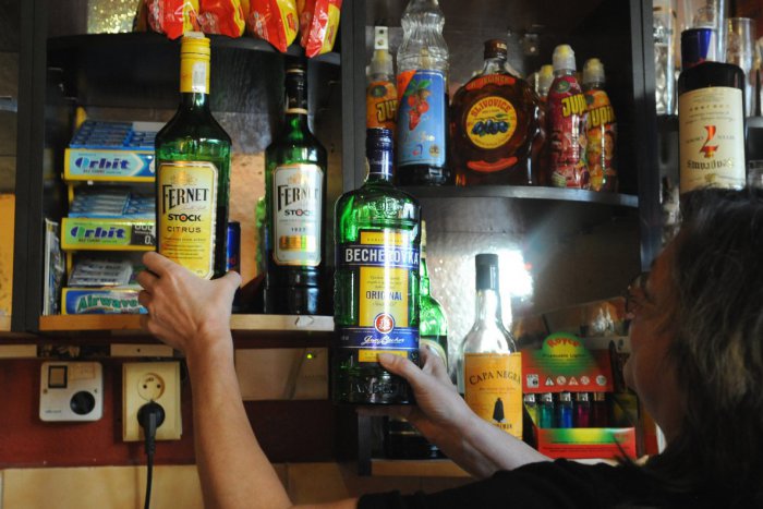 Ilustračný obrázok k článku Predajcov alkoholu v Košiciach čakajú veľké inventúry: Colníci si posvietia na kontrolné známky!