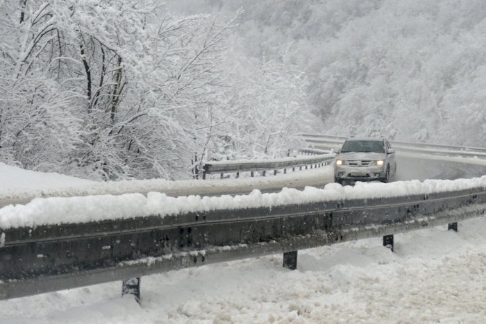 Ilustračný obrázok k článku Snehová kalamita zasiahla aj Východ: V Košiciach Perinbaba priniesla nehody, popadané stromy či neprejazdné cesty