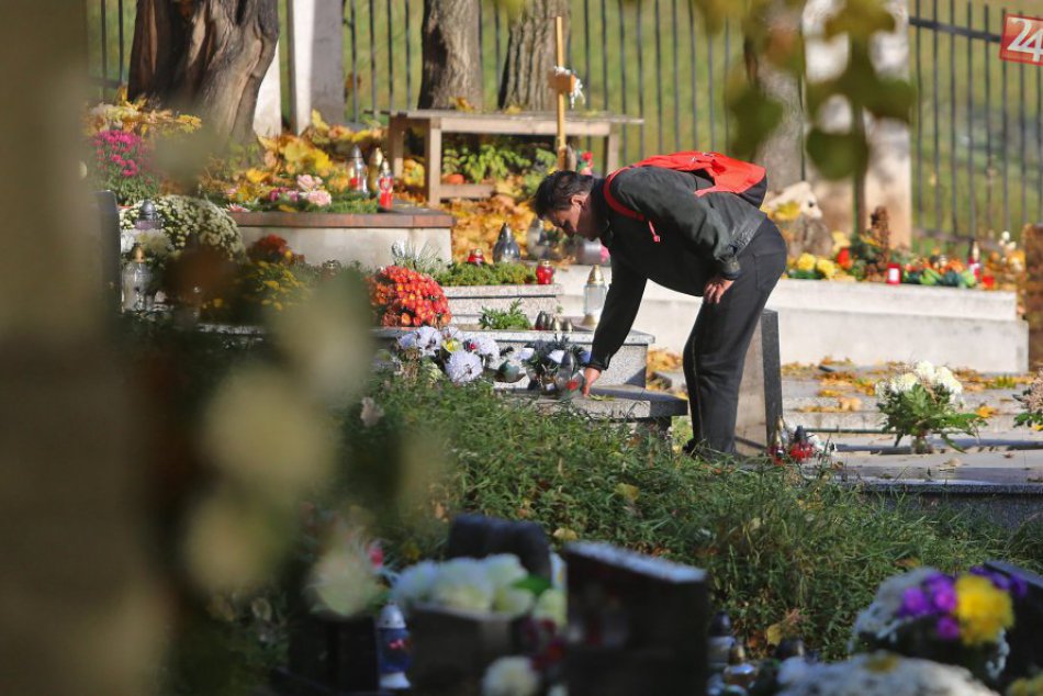 Ilustračný obrázok k článku Dušičky sa blížia: Otváracie hodiny na všetkých košických cintorínoch