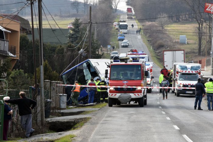 Ilustračný obrázok k článku Nehoda autobusu v Slanci: Padlo prvé obvinenie, policajti opisujú priebeh nešťastia