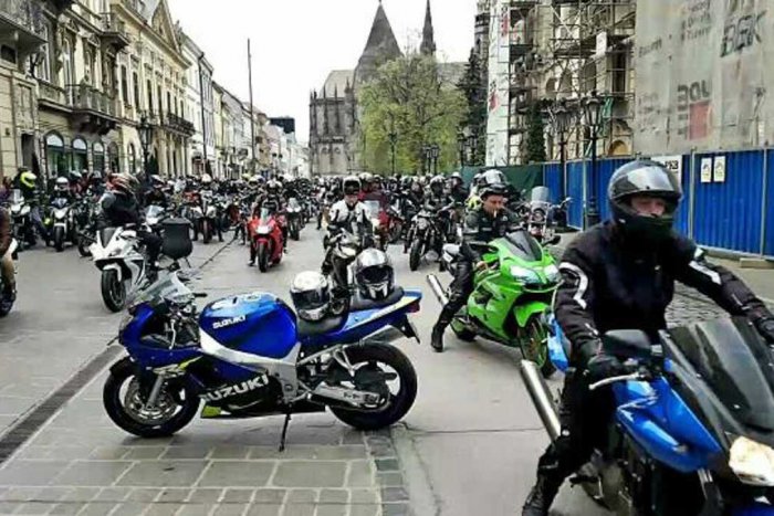 Ilustračný obrázok k článku Organizátori v miernom šoku: V centre Košíc 3 krát viac motorkárov, ako čakali! VIDEO