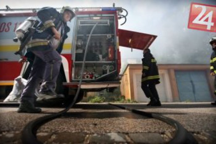Ilustračný obrázok k článku BMW X3 v plameňoch: Blízky rodinný dom sa podarilo hasičom uchrániť