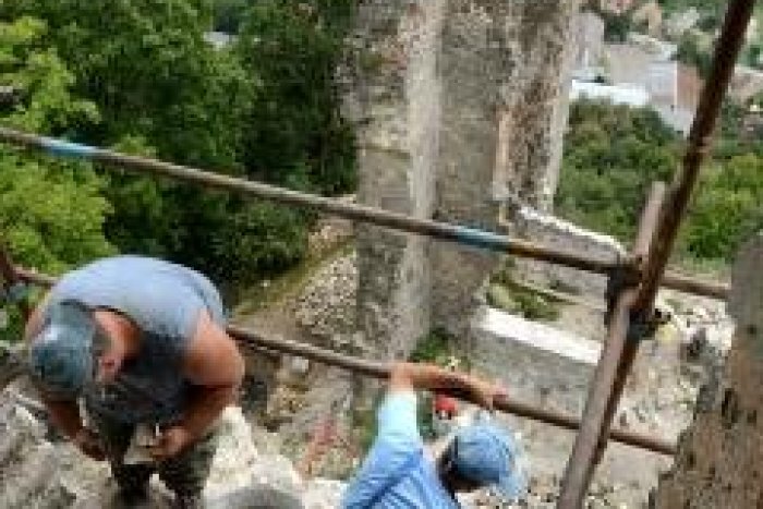 Ilustračný obrázok k článku Na Slaneckom hrade pokračuje obnova veže Nebojsa: Pomohli aj 15 nezamestnaným!