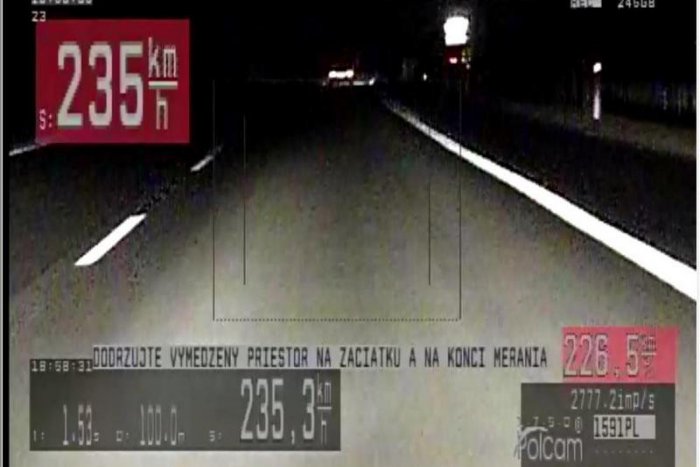 Ilustračný obrázok k článku Šialená jazda na diaľnici: Vodič si to na bavoráku valil rýchlosťou 235 km/h!