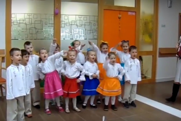 Ilustračný obrázok k článku Podarené VIDEO, ktoré vás dostane: Hej Sokoly v podaní škôlkarov zo Spišskej