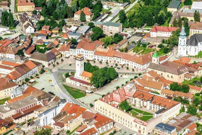 Ilustračný obrázok k článku Máme sa čím chváliť: Rožňava má najväčšie štvorcové námestie na Slovensku! FOTO
