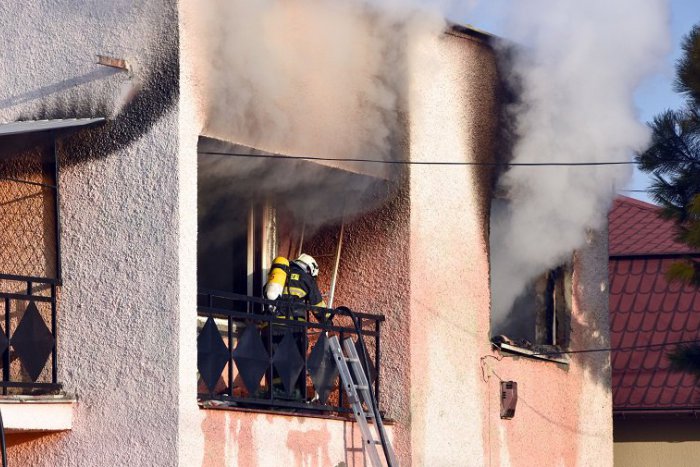 Ilustračný obrázok k článku VIDEO: Na východe horel rodinný dom, vážne popáleniny mala maloletá osoba