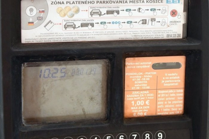 Ilustračný obrázok k článku Zbalili kufre a vypli mašiny:  EEI bez dohody s mestom odstavila svoje parkovacie automaty