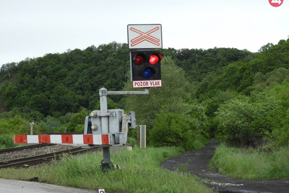 Ilustračný obrázok k článku Vodiči, pozor! Železničné priecestie v Turni nad Bodvou je zavreté