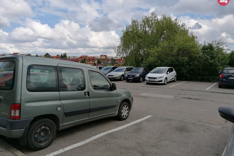Ilustračný obrázok k článku Na sídlisku KVP chcú v obytných zónach obmedziť parkovanie dodávok