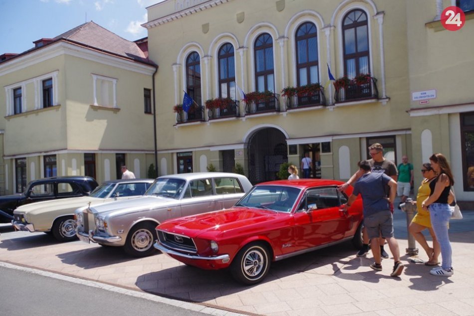 Ilustračný obrázok k článku Michalovské námestie ozdobili historické vozidlá: Pozrite sa na tú krásu, FOTO