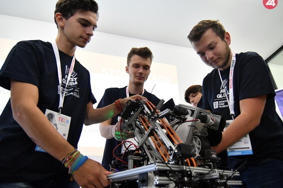 Ilustračný obrázok k článku Na konferencii SlovakiaTech Forum - Expo 2019 predstavili robota Alexandra. Pôjde do Dubaja, FOTO