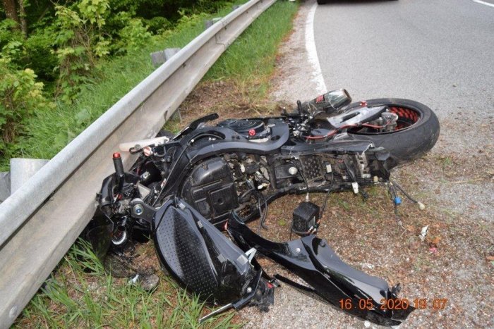 Ilustračný obrázok k článku Na Jahodnej sa ťažko zranil motocyklista a ťažko sa zranil aj opitý cyklista pri Bukovci