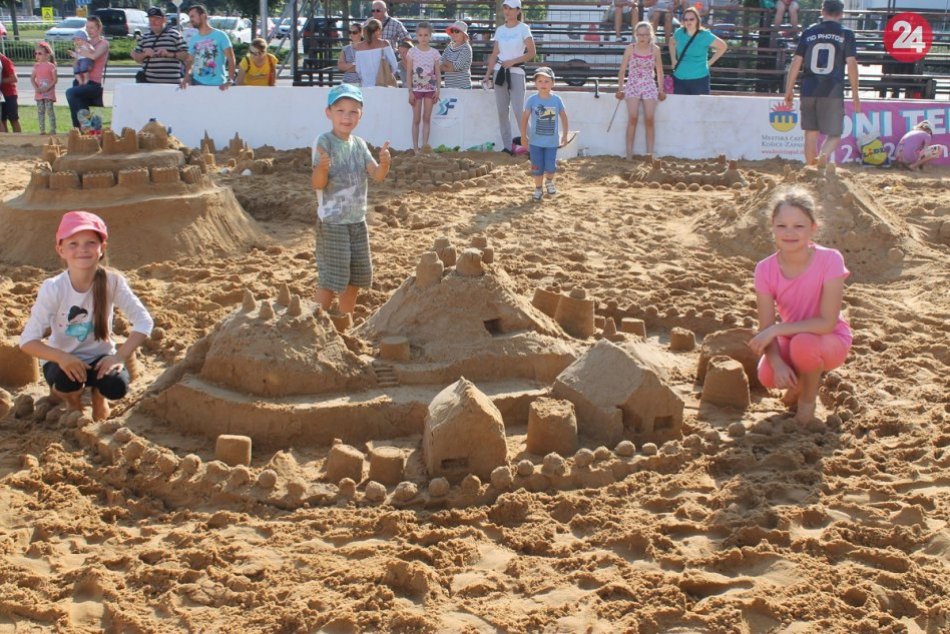 Ilustračný obrázok k článku Poďte sa zabaviť na letnú pláž na Terase, začíname stavaním hradov z piesku, FOTO