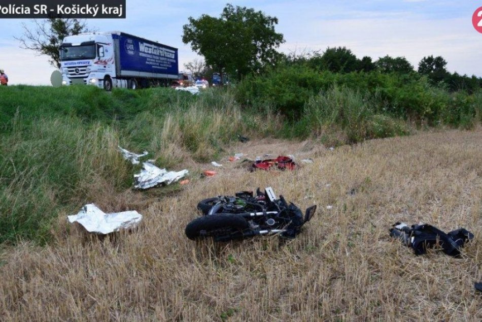 Ilustračný obrázok k článku ZÁBERY z tragickej nehody na východe: Motorkár (†45) neprežil zrážku s traktorom