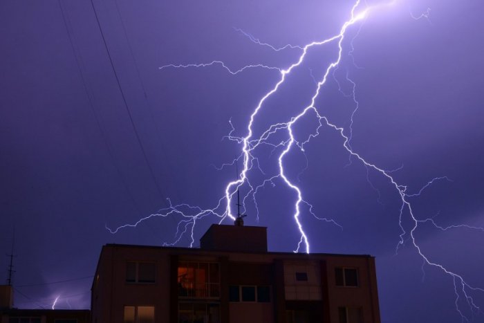 Ilustračný obrázok k článku Meteorológovia upozorňujú na silné BÚRKY s krúpami! Kedy zasiahnu Košice?