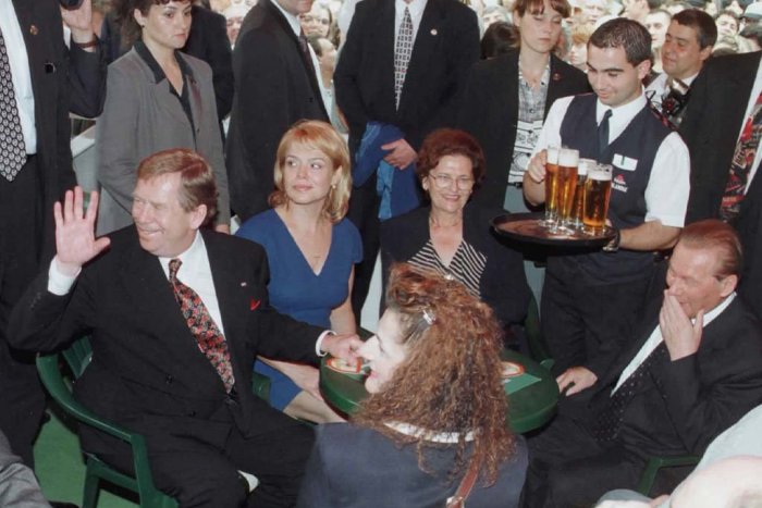 Prezident ČR Václav Havel a prezident SR Rudolf Schuster s manželkami v Carpane