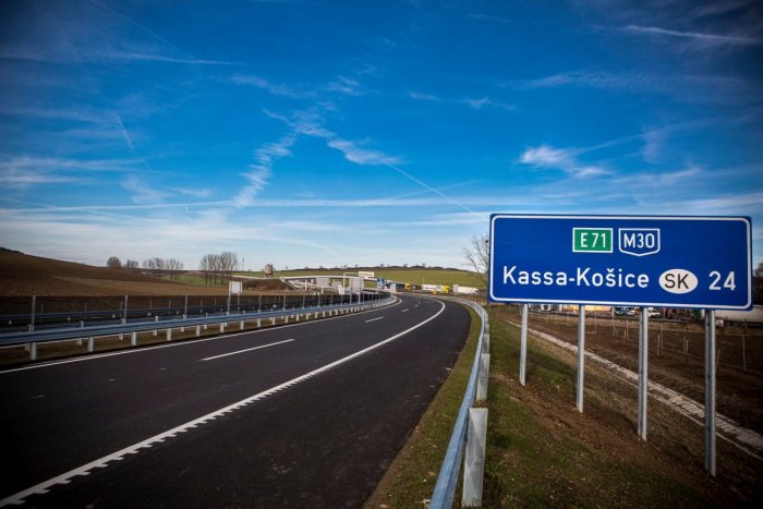Ilustračný obrázok k článku Diaľnica z Košíc do Bratislavy je hotová. Zvládli to za nás Maďari!