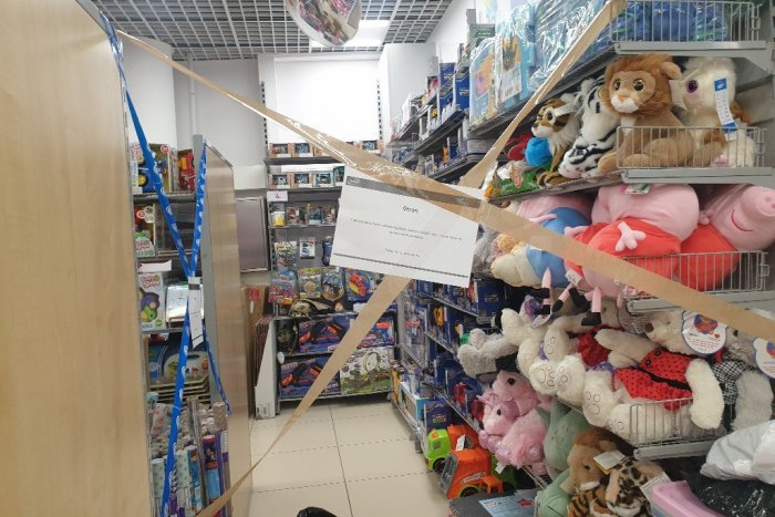 Ilustračný obrázok k článku Lockdown v nákupných centrách: Vianočné ozdoby kúpite, darčeky a hračky nie, FOTO