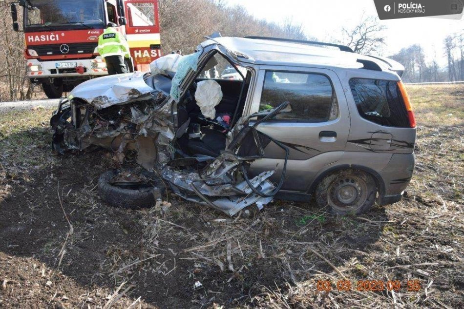 Ilustračný obrázok k článku FOTO HROZNÁ nehoda neďaleko Košíc: Vodič vletel pod kamión, na mieste bol mŕtvy