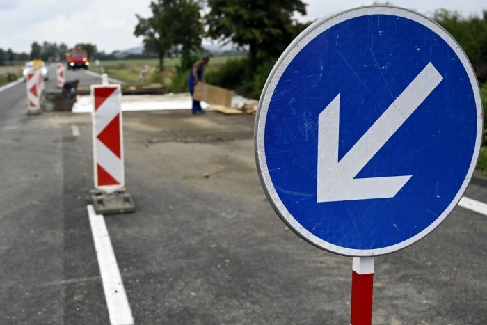 Ilustračný obrázok k článku Košická župa začína s opravami 44 kilometrov ciest: KTORÉ úseky sa dočkajú obnovy?