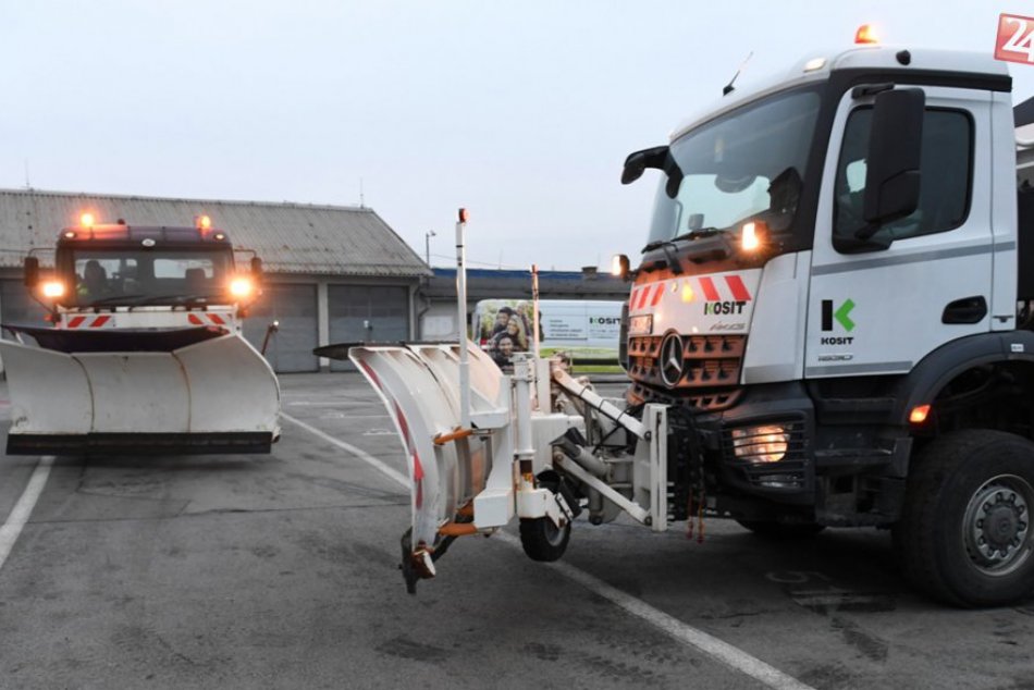 FOTO: Kosit má na zimnú údržbu pripravených 40 vozidiel