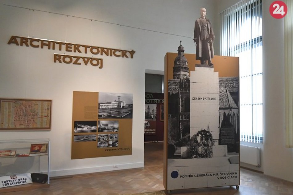 Fotografia historickej sochy gen. M. R. Štefánika vo Východoslovenskom múzeu