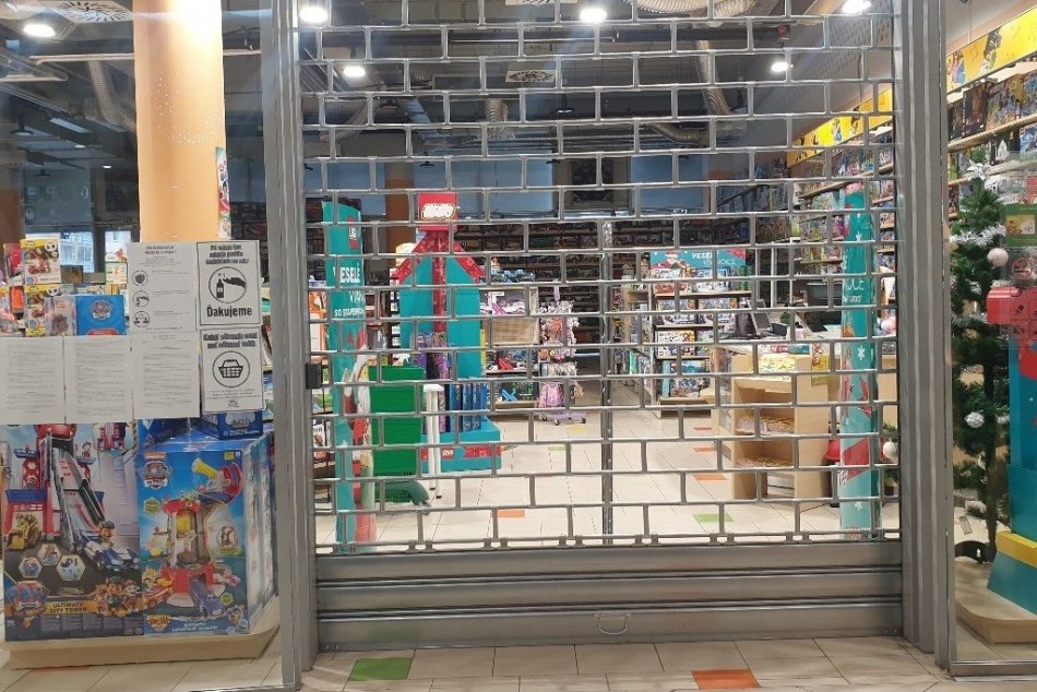 Lockdown v obchodoch a nákupných centrách